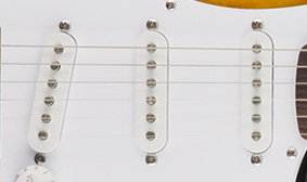 SQUIER STANDARD SINGLE-COIL PICKUPS