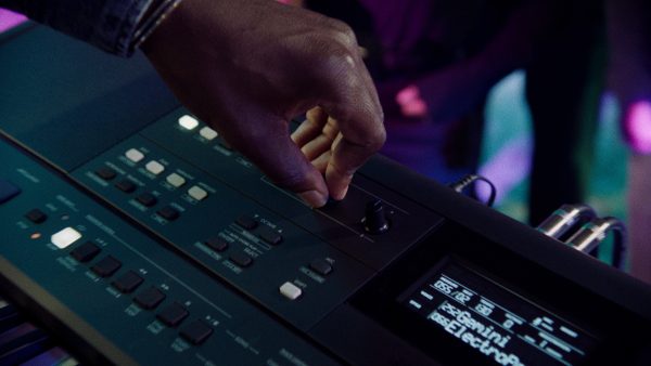 Yamaha PSR-E583 61-Key Touch-Sensitive Portable Keyboard